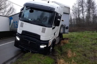 Truck driver under cannabis influence crashes in Bornem