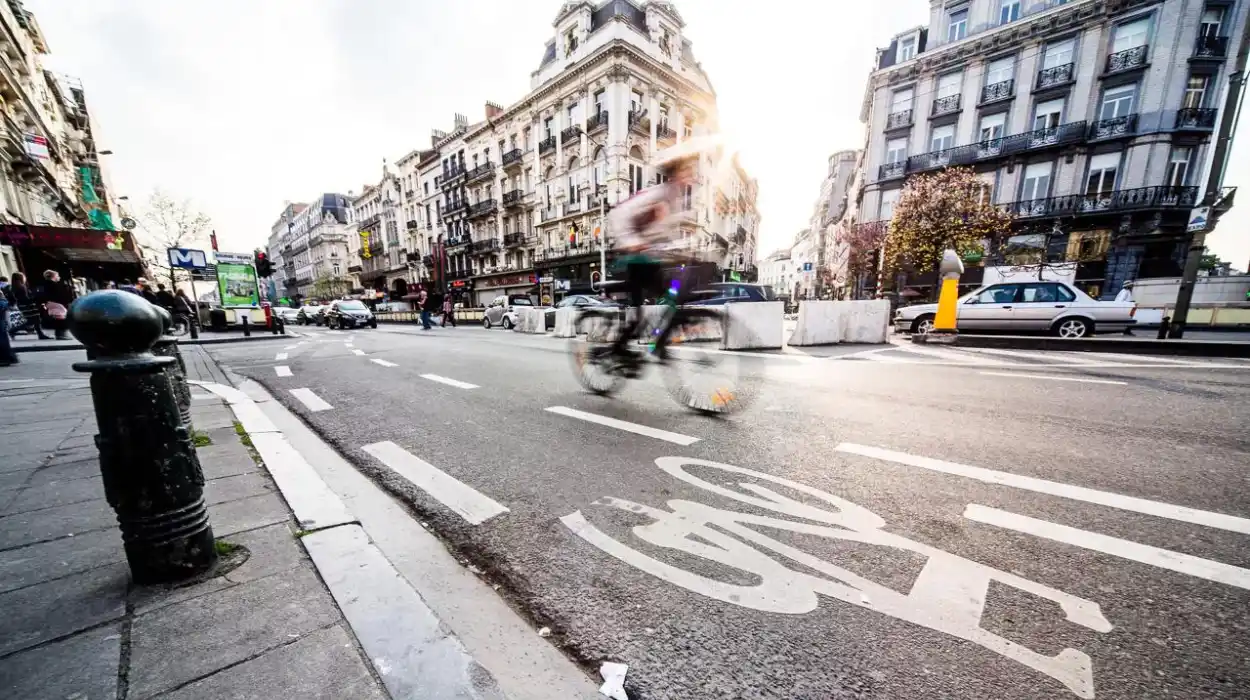 Truck hits cyclist in Wavre driver arrested after investigation