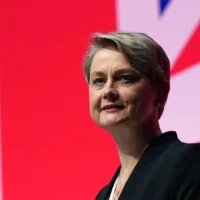 UK seeks improved EU trade relations, avoids customs union