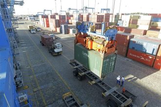 Container loading operations highlight Regional trade recovery across Gulf maritime shipping routes