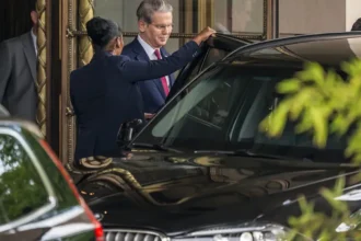 US and Chinese officials hold trade talks in Geneva