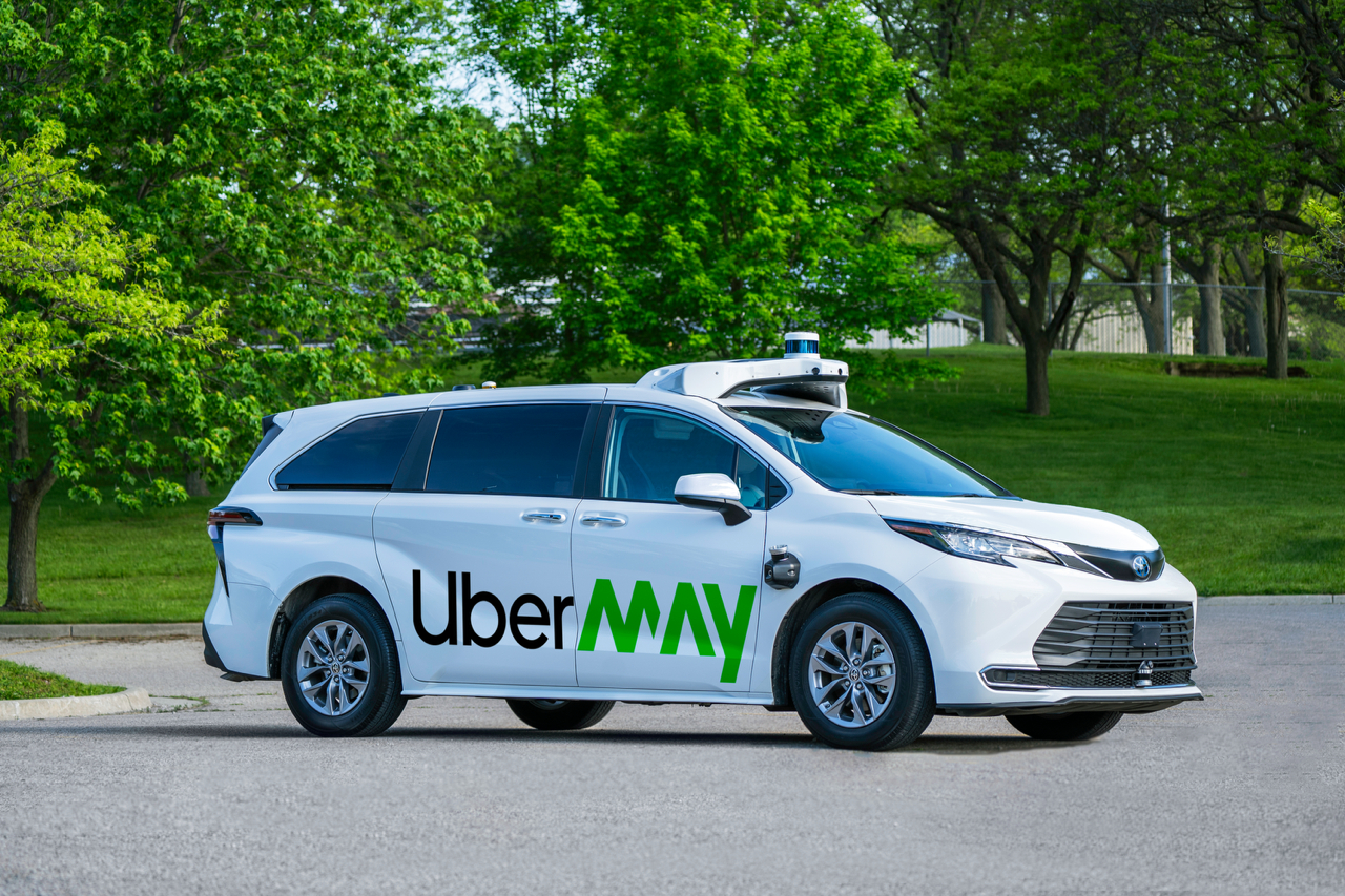 Uber robotaxi expansion fleet monitored through digital control system