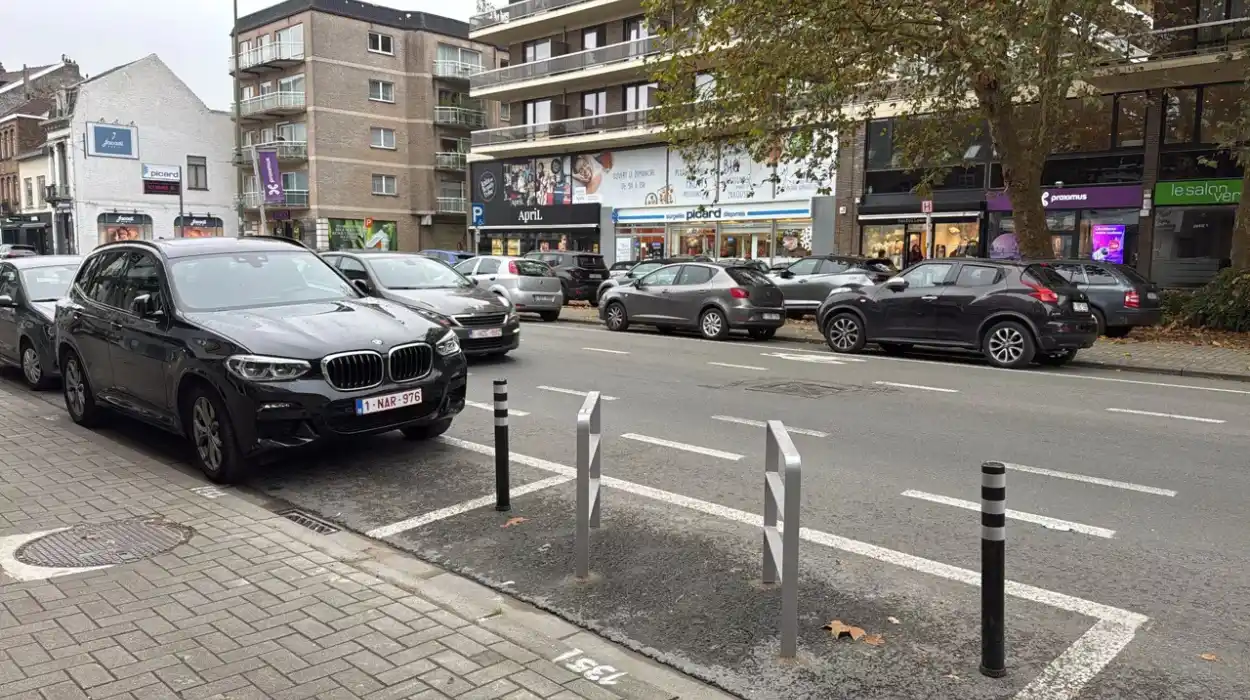 Uccle faces €5K fine over Waterloo’s bicycle rack removal