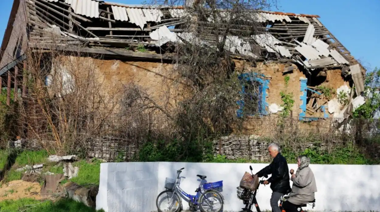 Ukraine hit by Russian missiles after ceasefire expires