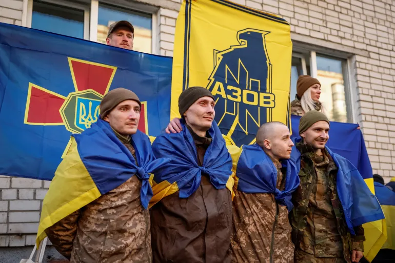 Ukrainian prisoners of war return to their country after the swap