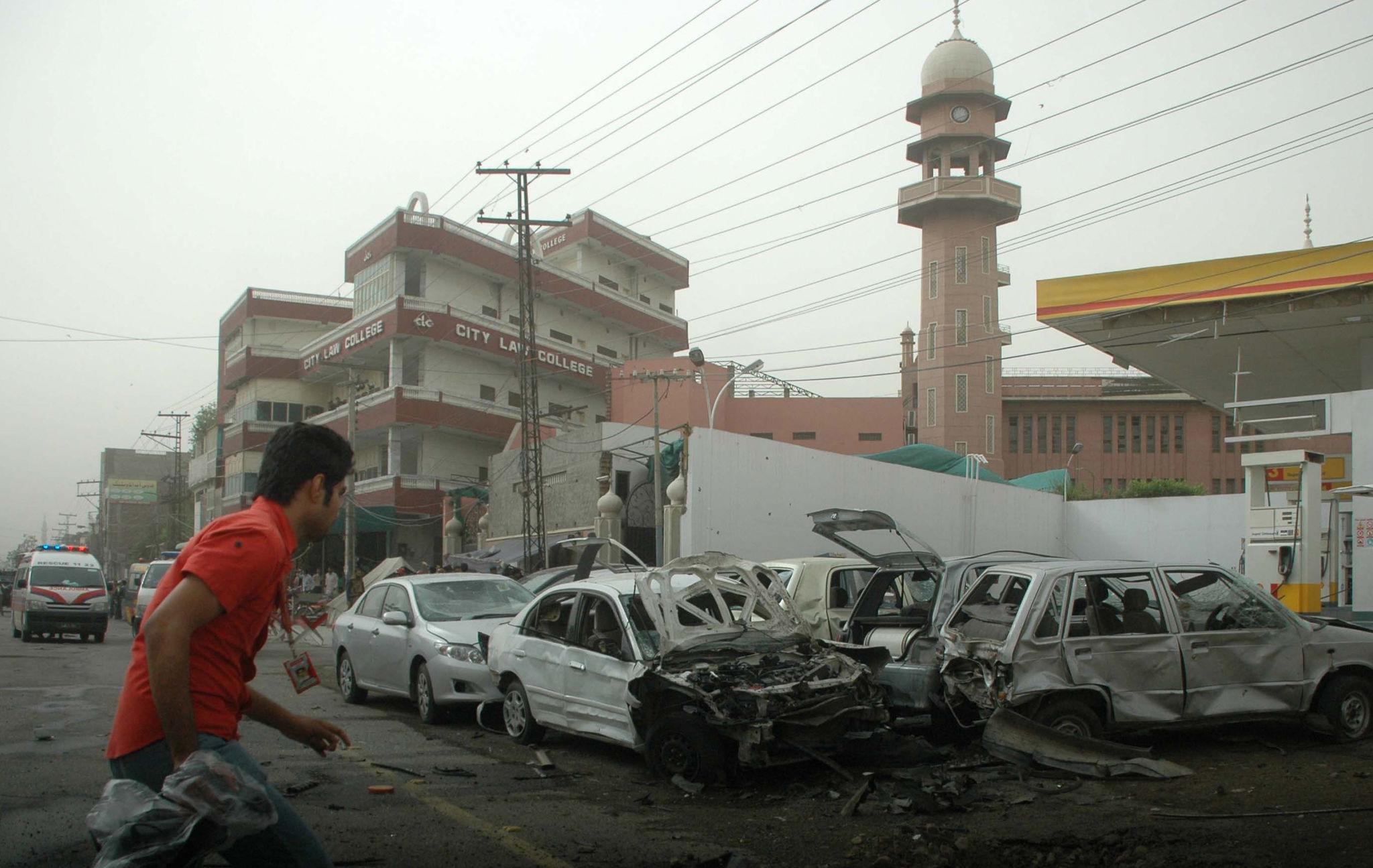 Pakistan mosque attack targets Shiite mosque during prayers