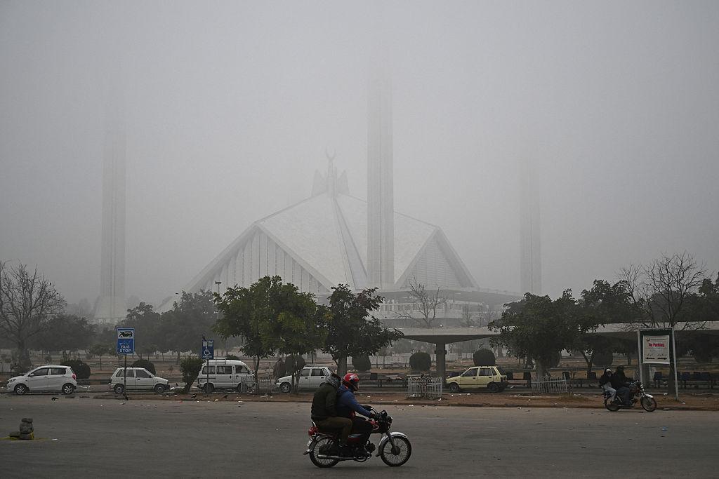 global air pollution trends news showing heavy smog covering a major city skyline