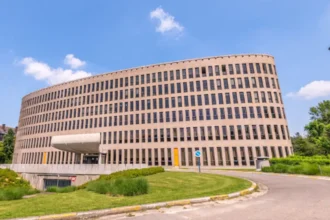 VUB opens Ostend campus in 2025, supported by Mayor Crombez