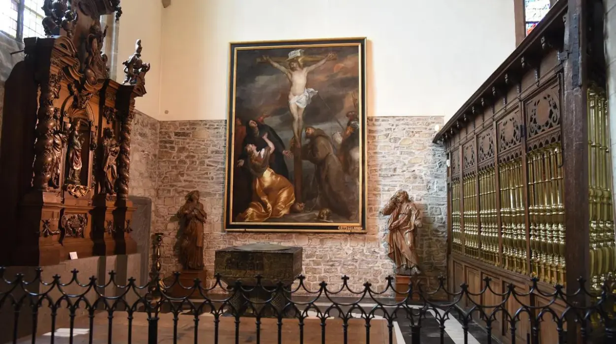 Van Dyck's 'Christ on the Cross' restored in Dendermonde