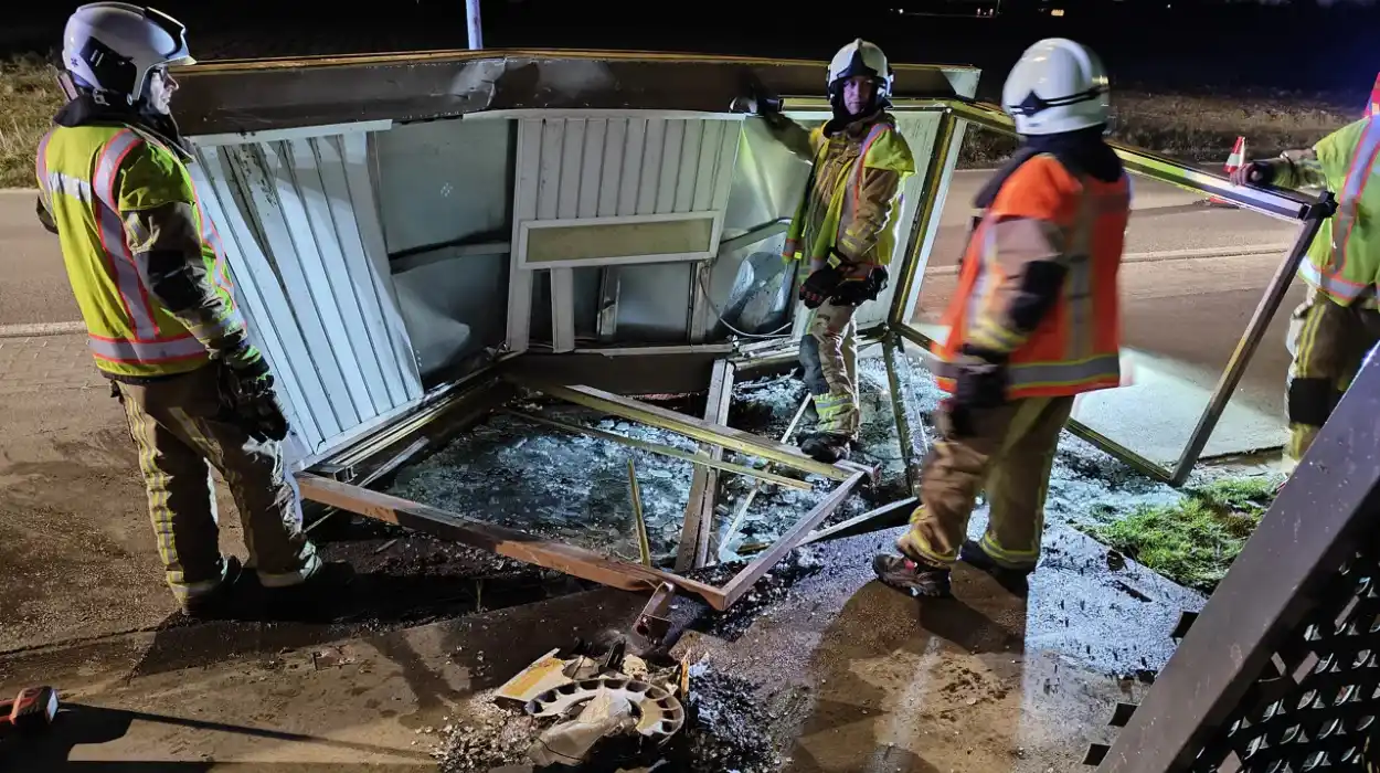 Van crashes into Oostrozebeke bus shelter, no injuries