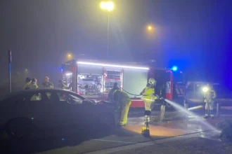 Veurne crash involving 5 occupants and 2 on hood of the car