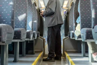 Vilvoorde conductor's bilingual greeting leads to complaint; NMBS discusses language rules