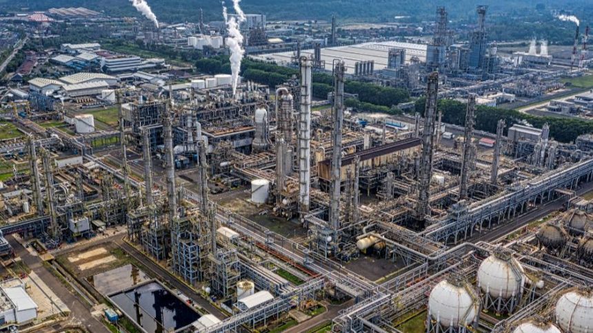 Russian Refinery Strikes Deal Major Blow to Moscow