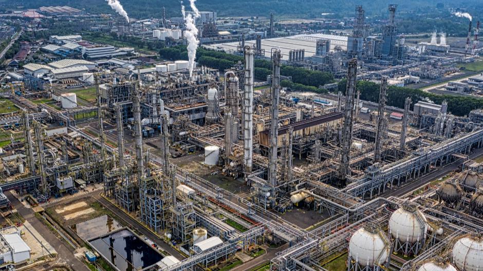 Russian refinery strikes target oil infrastructure
