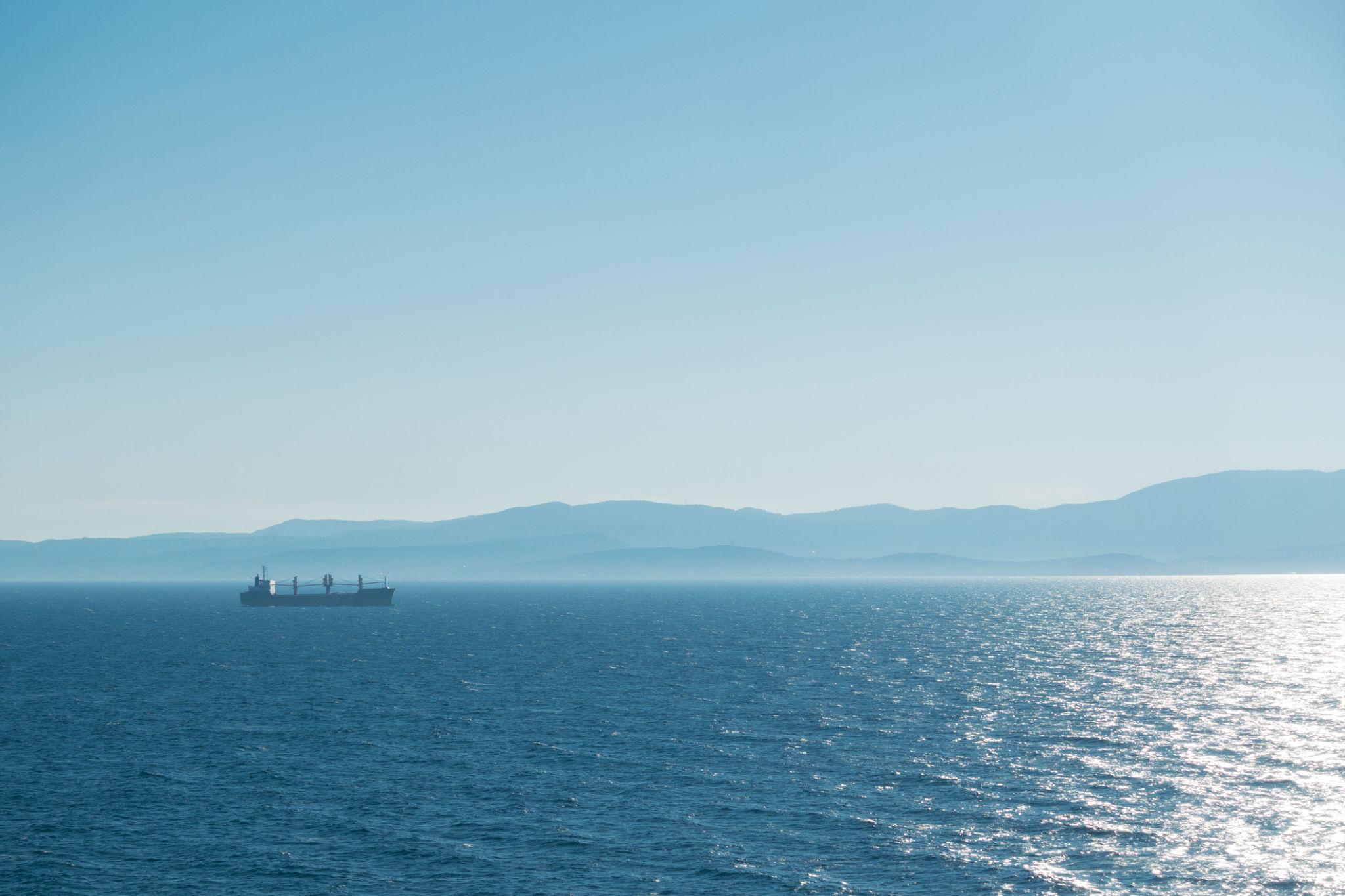 global oil shipping risks highlighting energy industry infrastructure and supply concerns