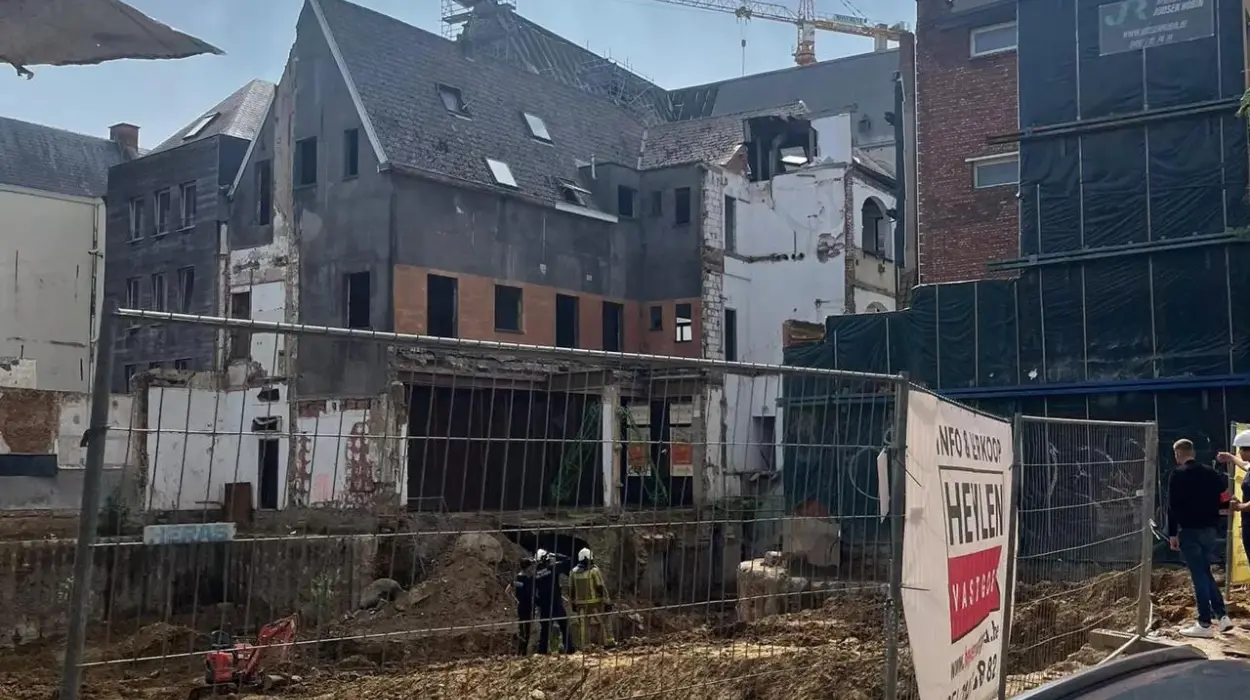 Wall collapse leads to evacuations at Antwerp apartment