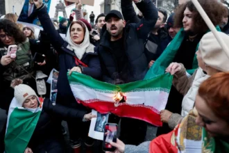 Weber Urges EU Embassies in Iran to Shelter Protesters