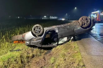 Wervik car crash 16-year-old hurt, car in ditch