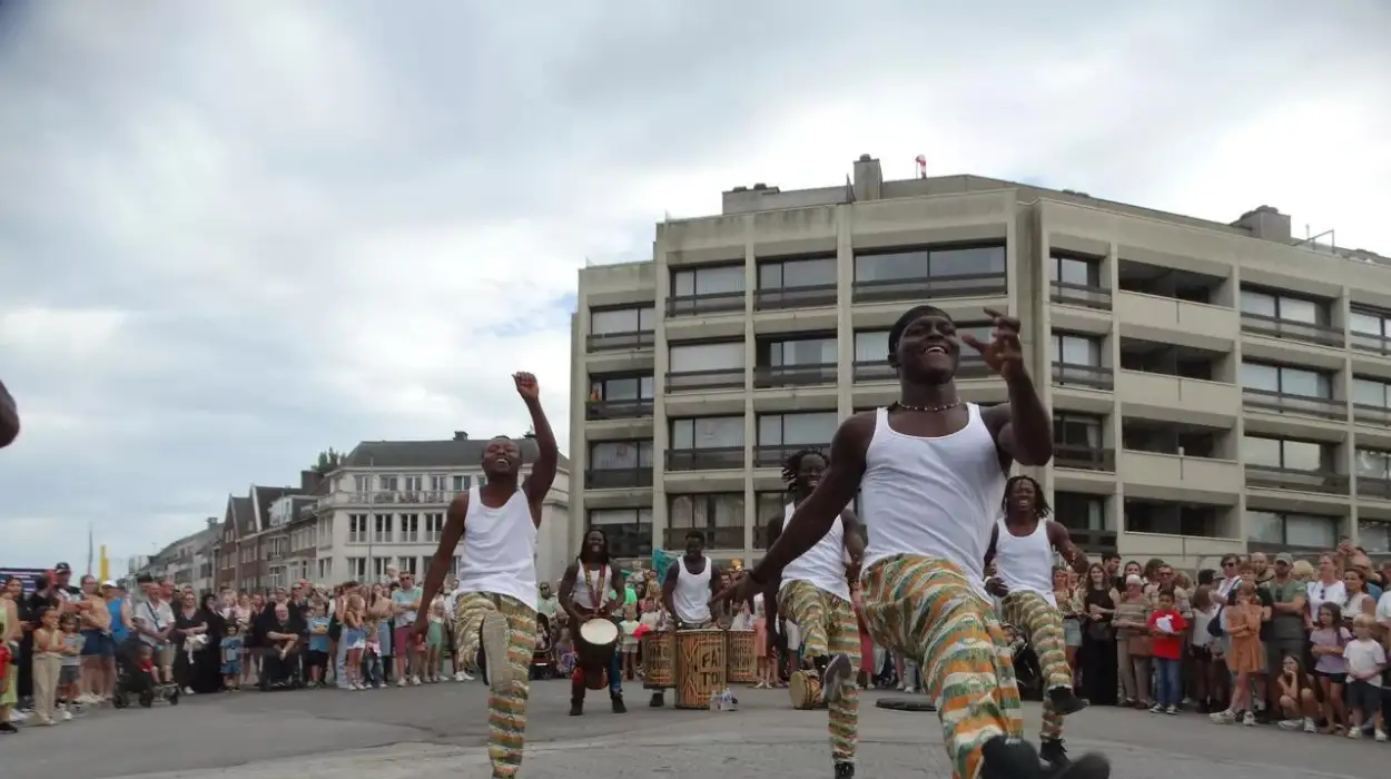 World market in Sint-Niklaas Celebrating 25 years of unity