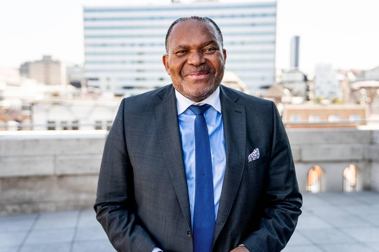 Brussels Parliament president Bertin Mampaka speaking in the regional parliament