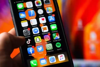 Young fraudsters exploit telecom contracts Antwerp's organized scheme exposed by Kristof Aerts 