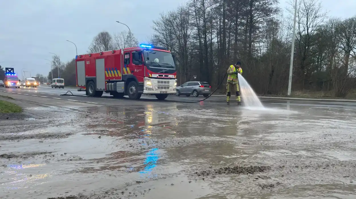 Ypres mud cleanup by fire brigade, contractor to pay costs