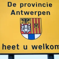 Zwijndrecht signs on E17, E34 still show Antwerp province