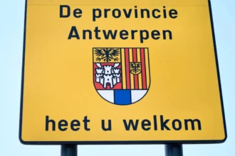 Zwijndrecht signs on E17, E34 still show Antwerp province