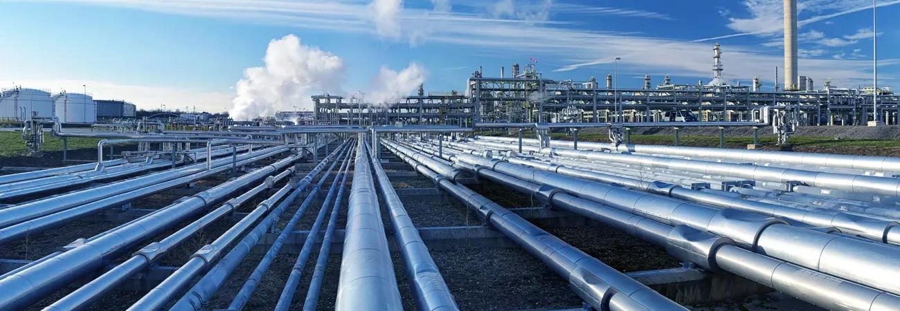 Crude oil storage facilities amid oil supply disruption and inflation concerns