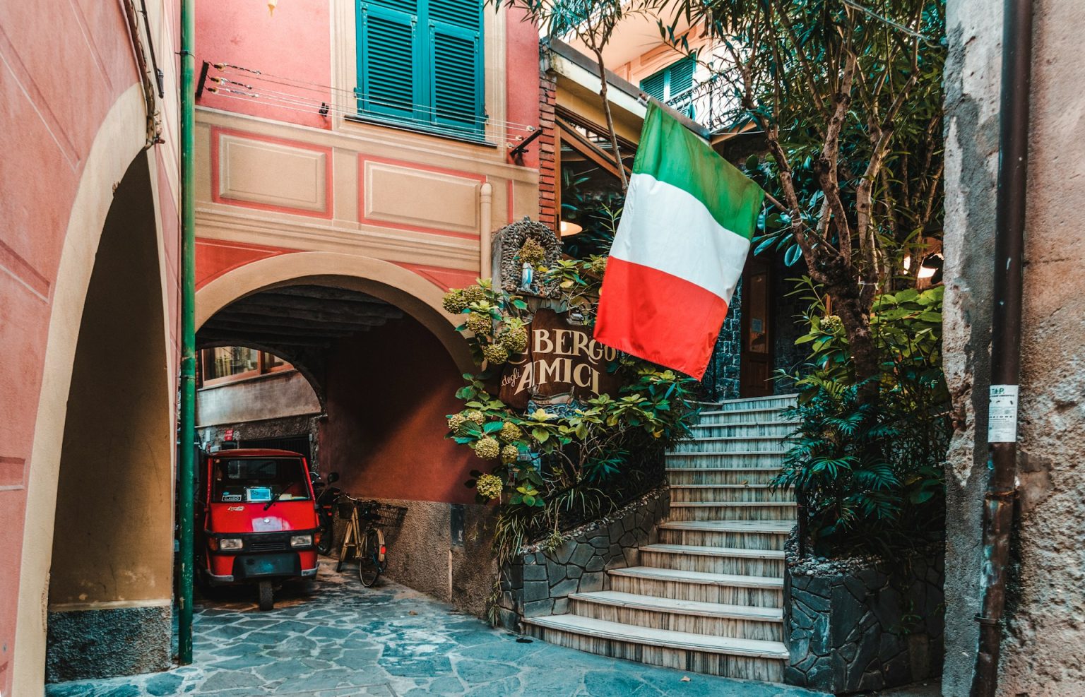 Italy customs duty inspection at customs checkpoint handling imported parcels