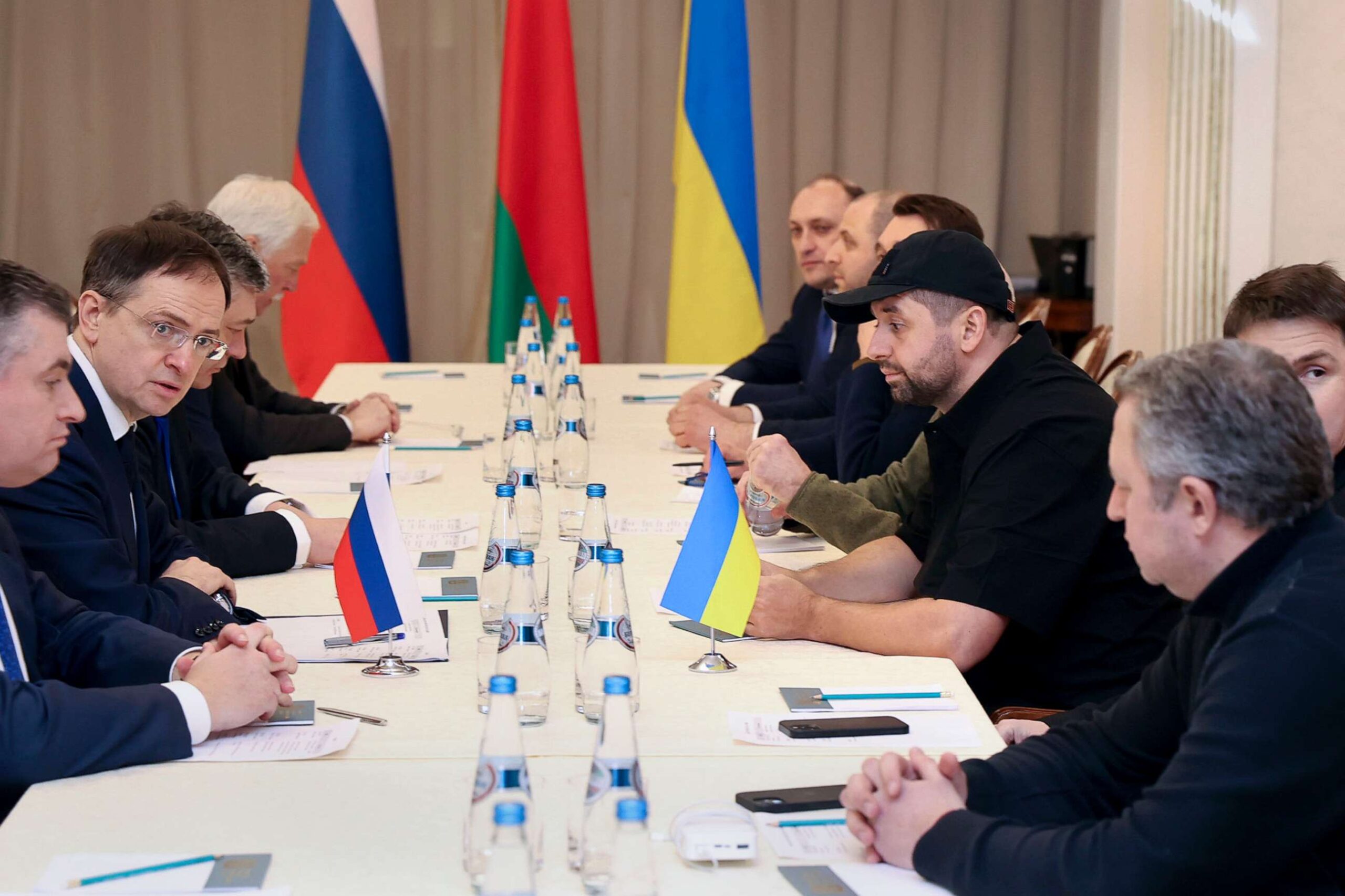 Diplomatic leaders meet during Ukraine peace talks