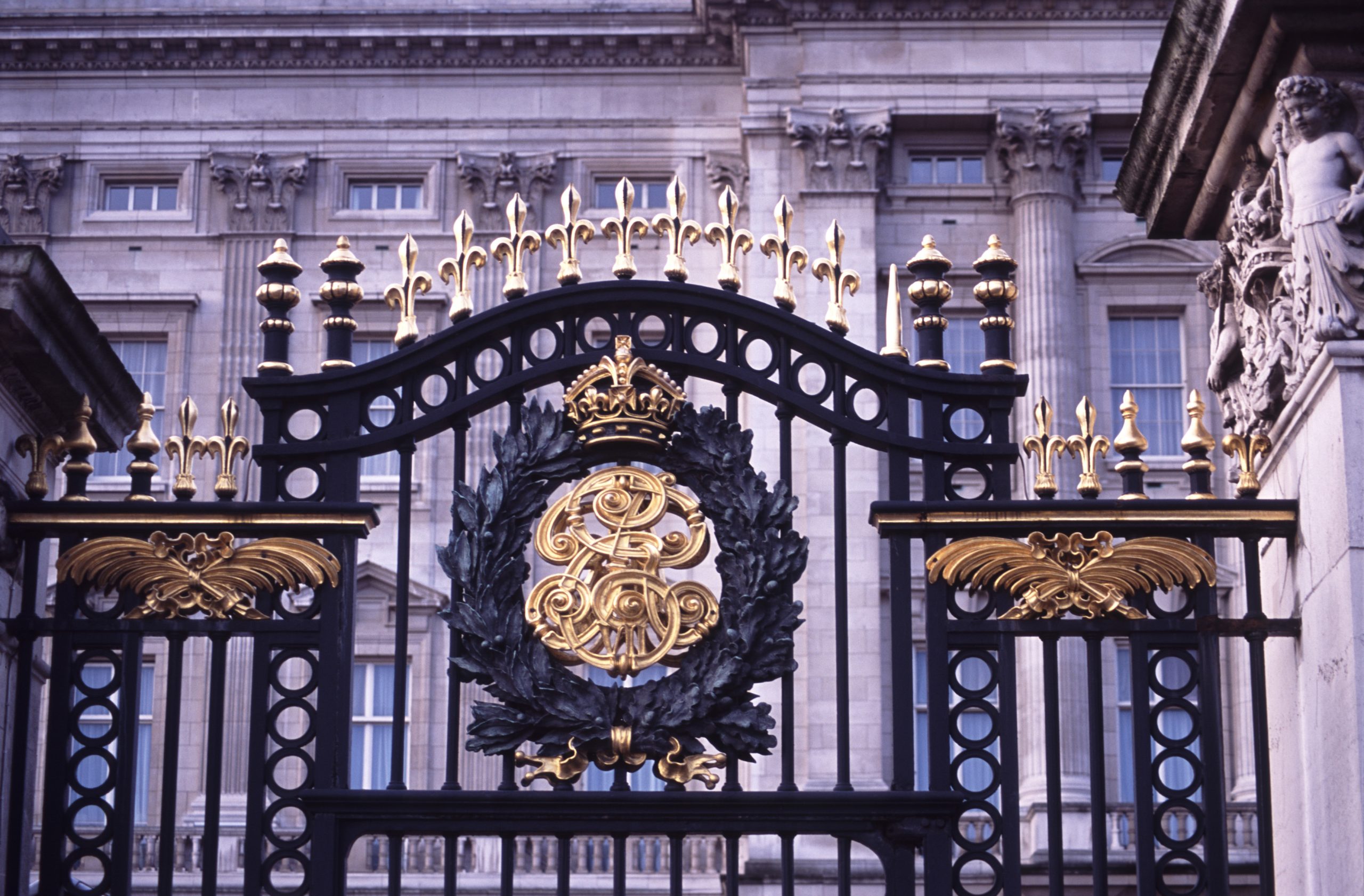 Police presence linked to Royal Investigation at royal residence