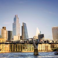 UK financial outlook impacts stock market trends amid global uncertainty