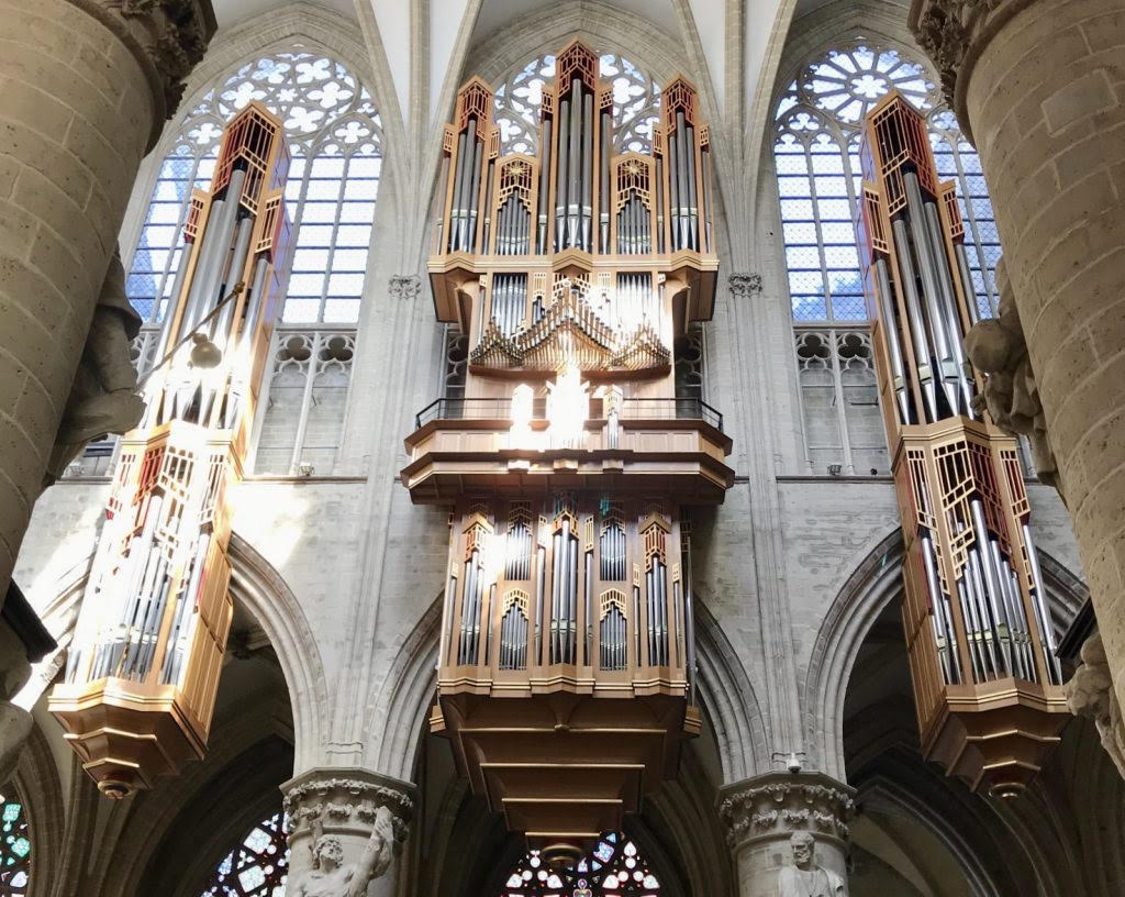 Brussels Cathedral organ festival audience enjoying a summer concert in 2026