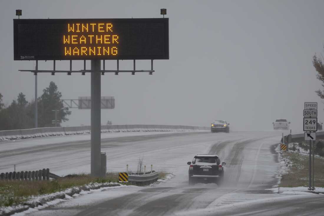 Texas snowfall spreads as winter storm impacts southern USA