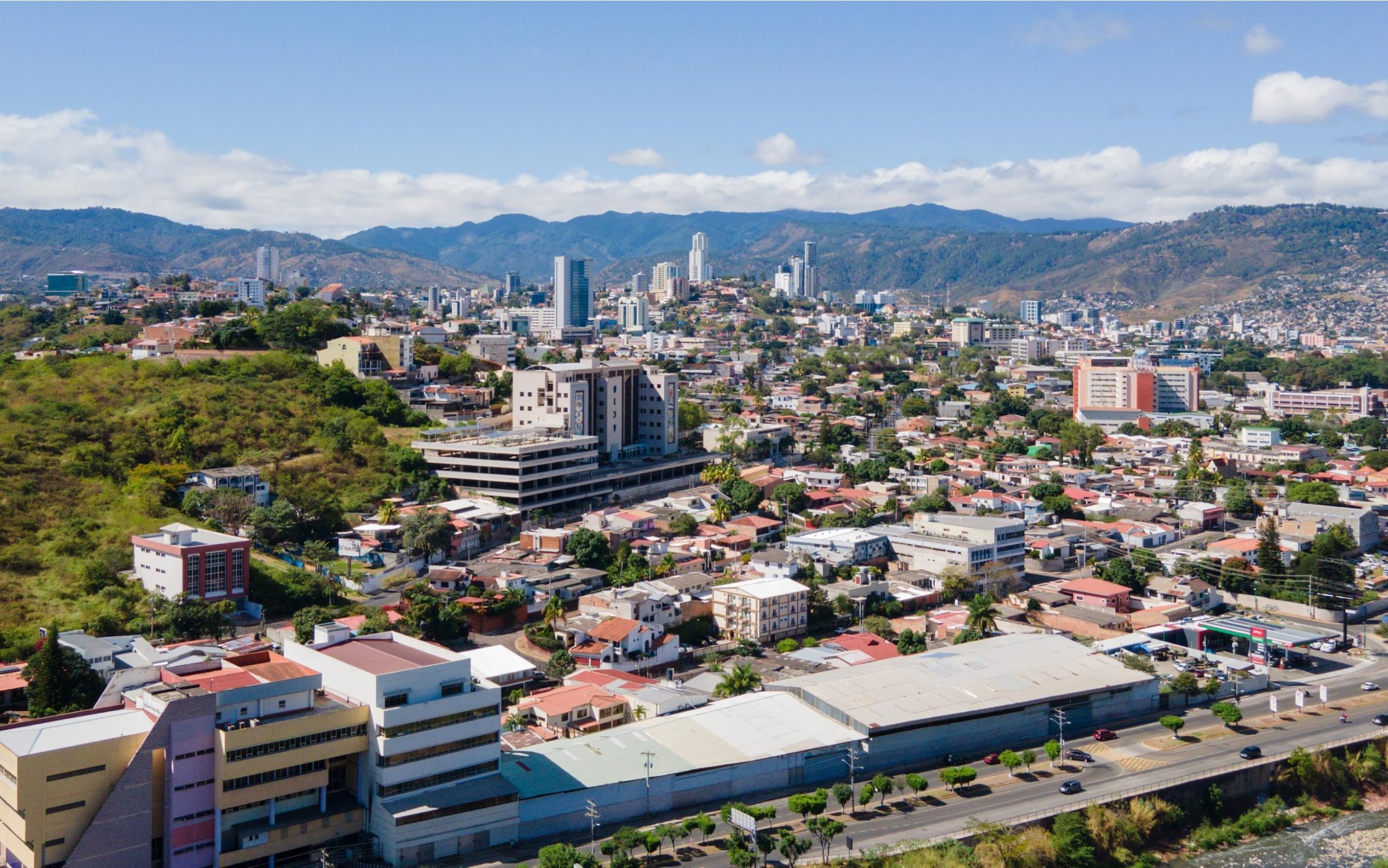 Tegucigalpa city skyline during Hernández return to Honduras