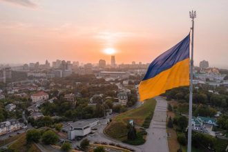 Ukraine long-range weapons talks involving Friedrich Merz and Volodymyr Zelenskyy in Kyiv