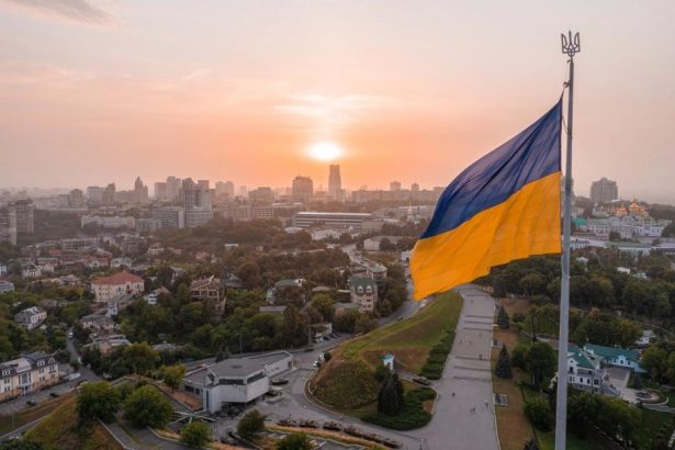Ukraine long-range weapons talks involving Friedrich Merz and Volodymyr Zelenskyy in Kyiv