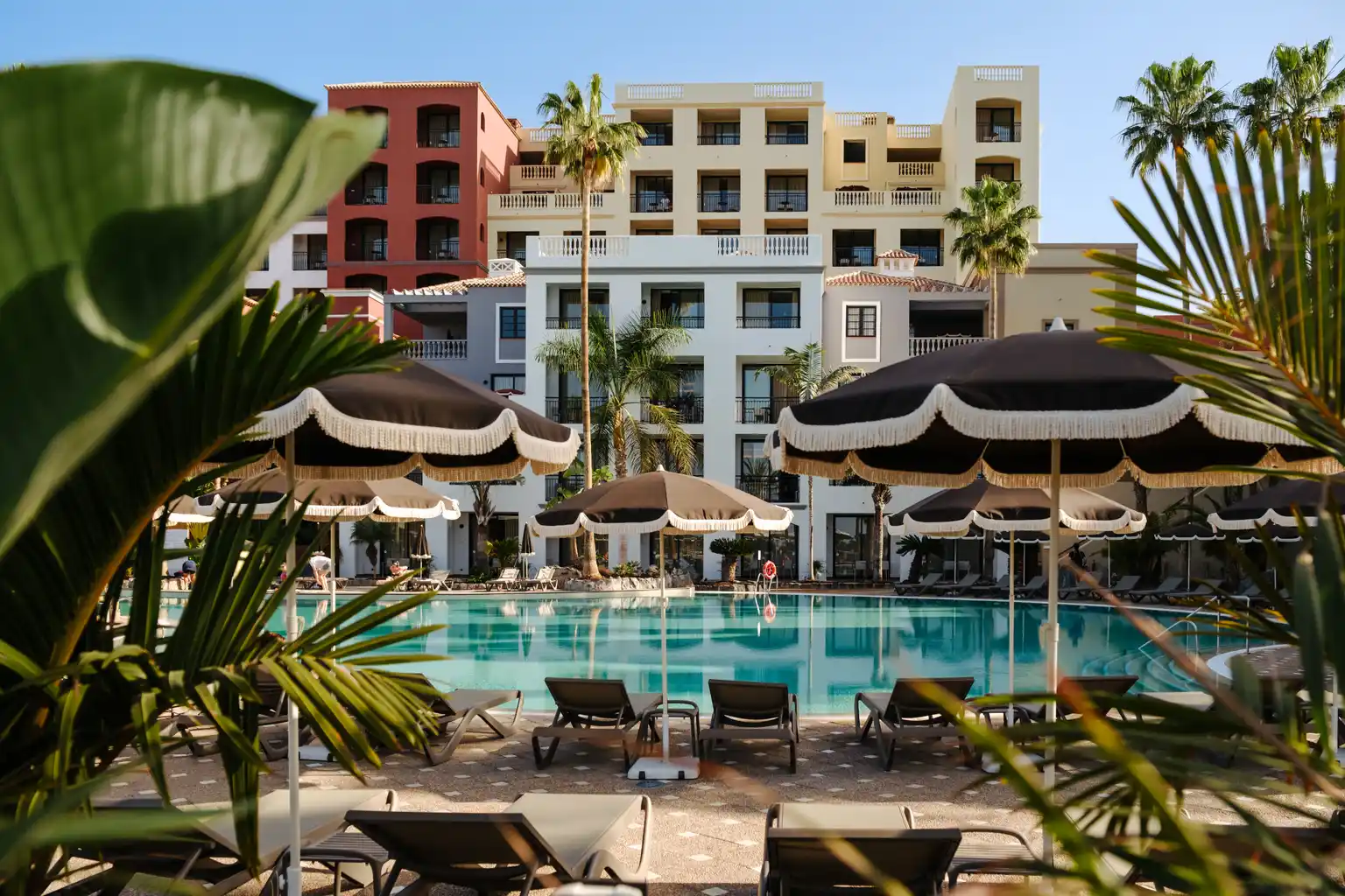 “Happiness sale” offers travellers major savings