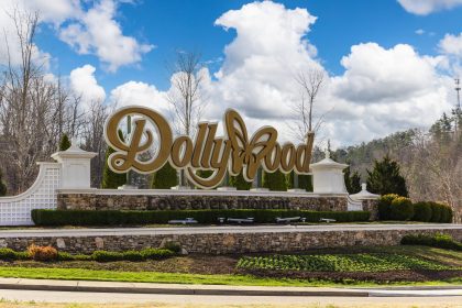Dolly Parton life story from Tennessee to country music fame