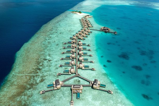Maldives tourism Belgium showcasing Dhigali resort and turquoise lagoon