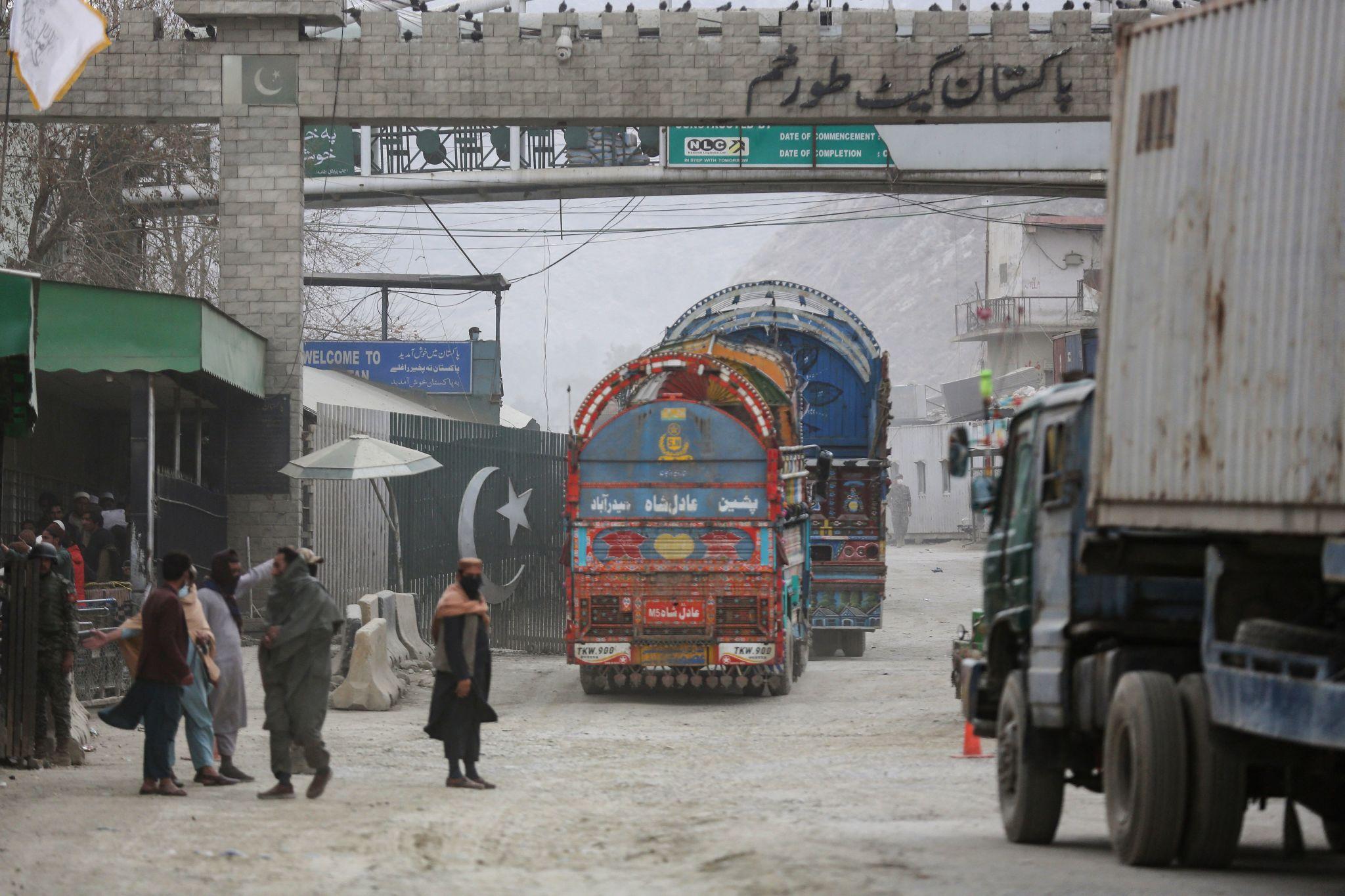 Pakistan increases border security following Afghanistan bombing