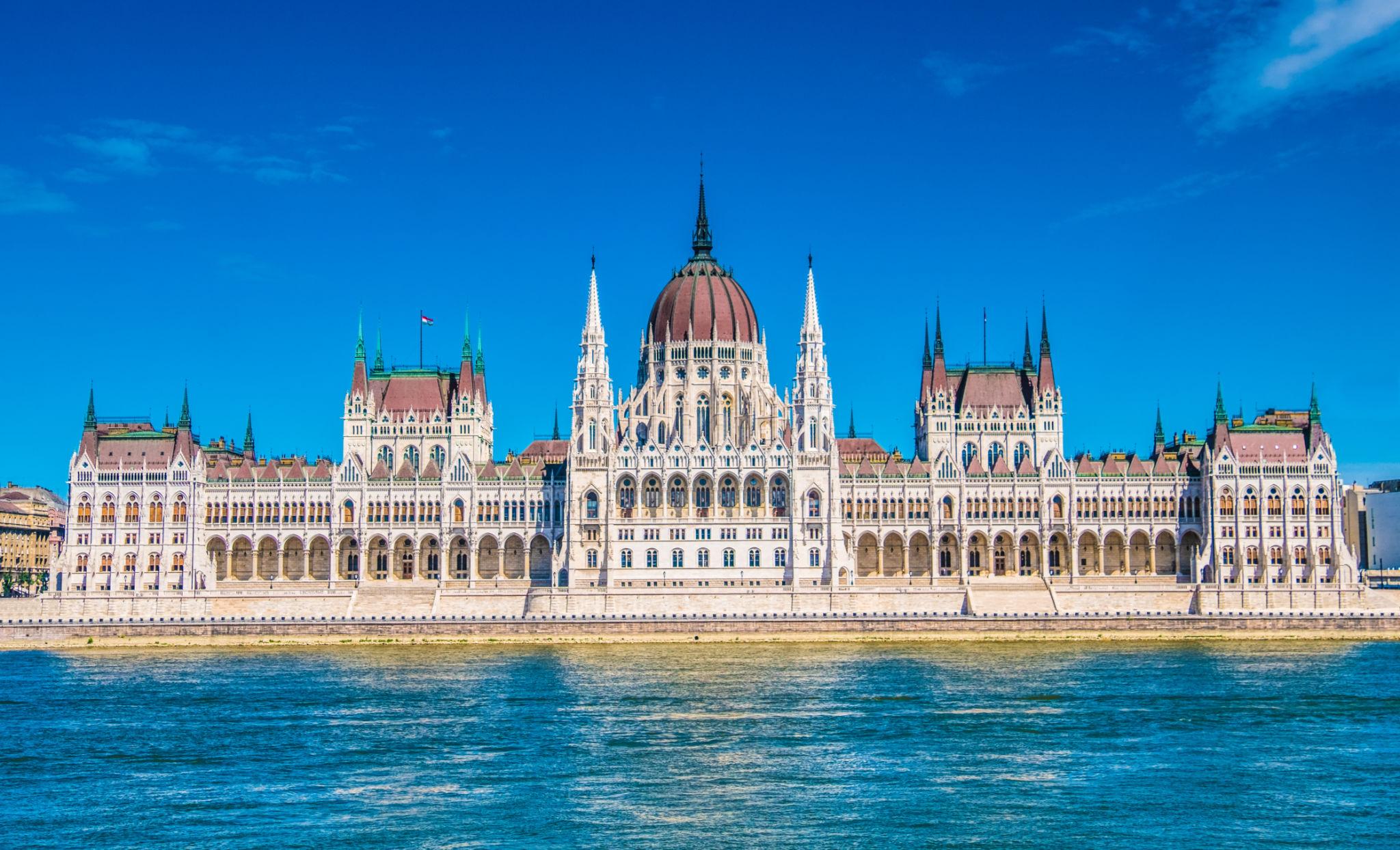 Europe financial security as Hungarian authorities investigate seized Ukrainian cash and gold in 2026