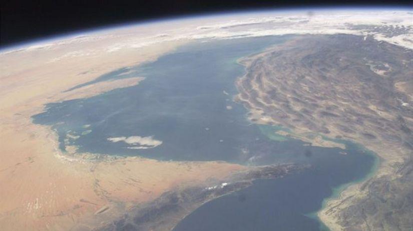 Iran Hormuz tensions centre on the Strait of Hormuz between Iran and the Arabian Peninsula