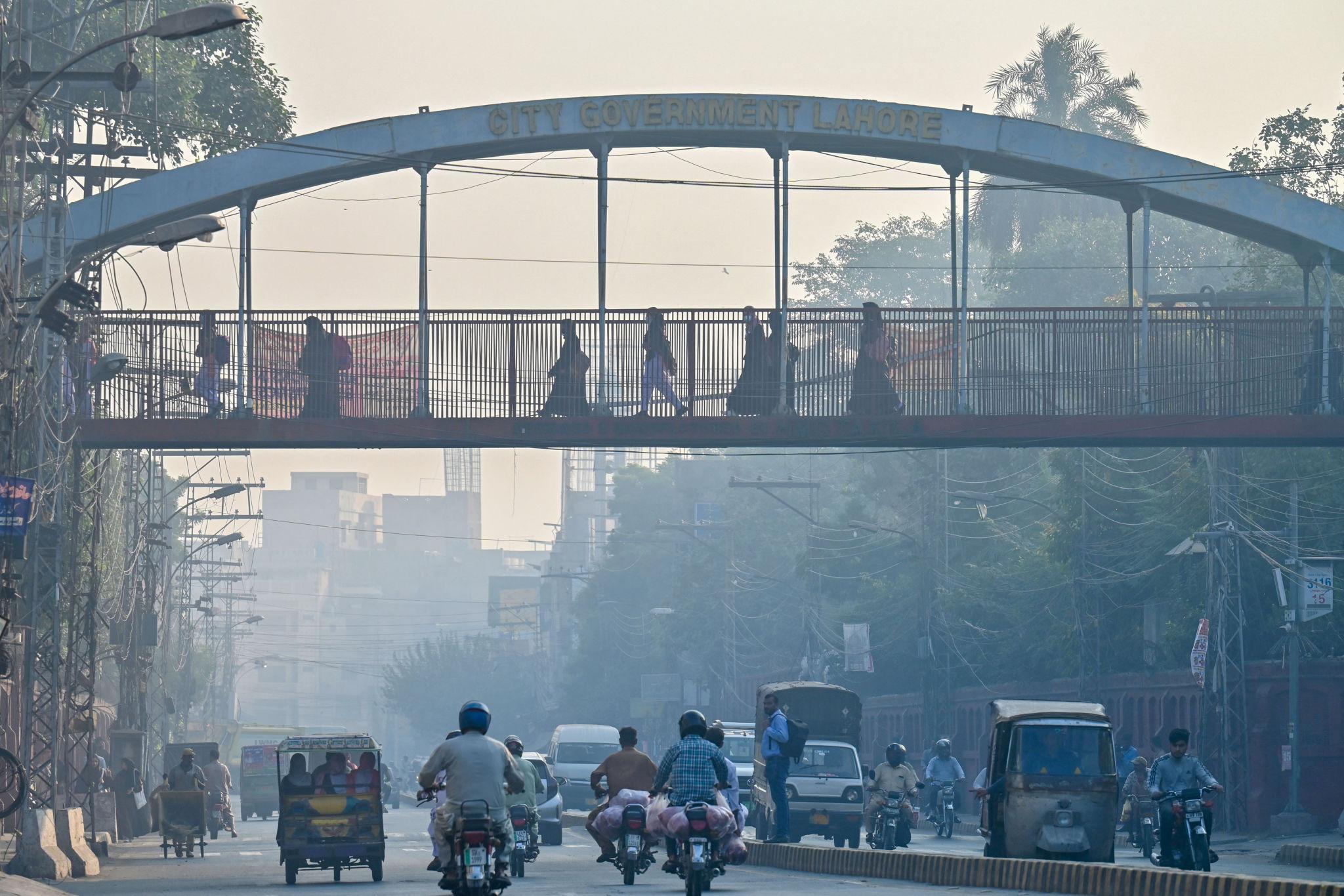 global air pollution trends news highlighting coal power plant emissions and environmental impact