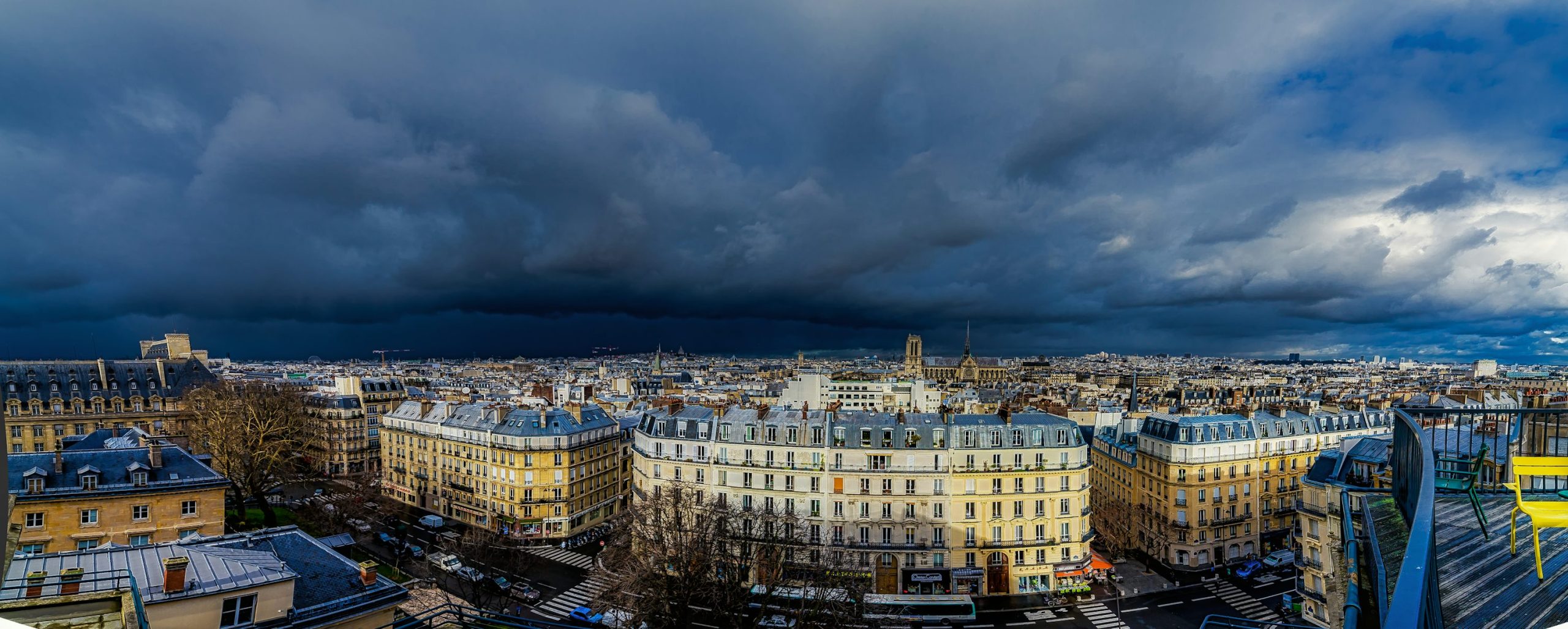 Strong thunderstorms France as dark storm clouds gather over Paris
