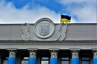 Ukraine attack – Ukrainian flag flying over government building in Kyiv