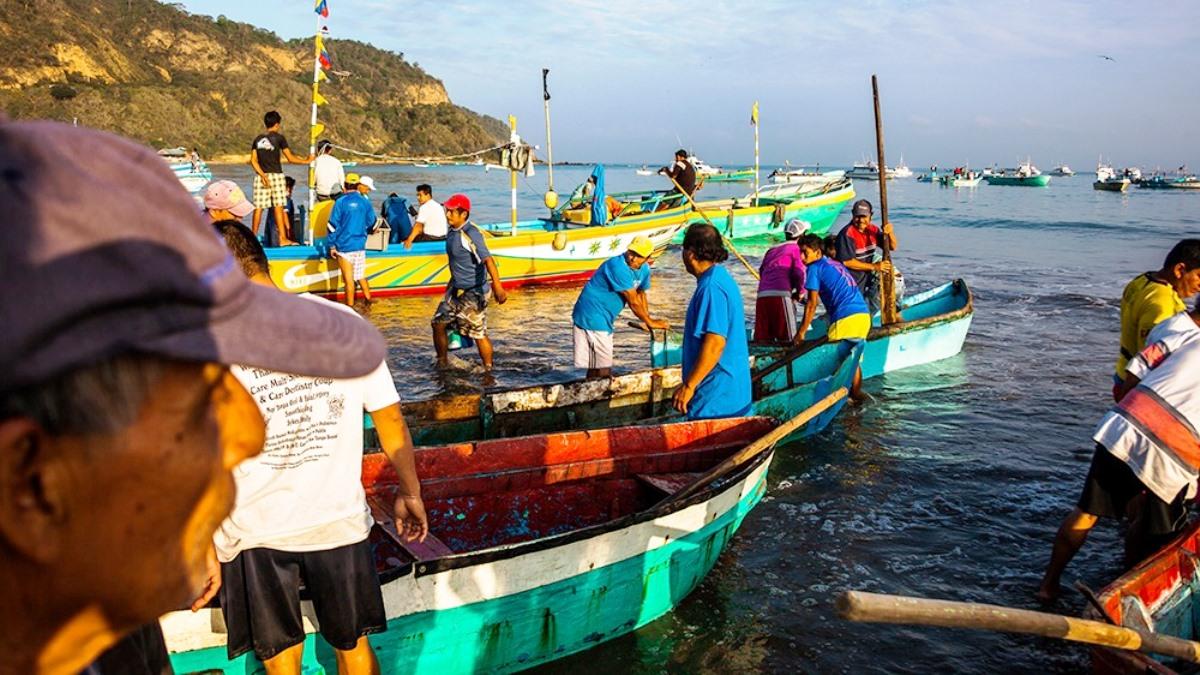 Ecuador fishermen working along the Pacific coast in Manabí province