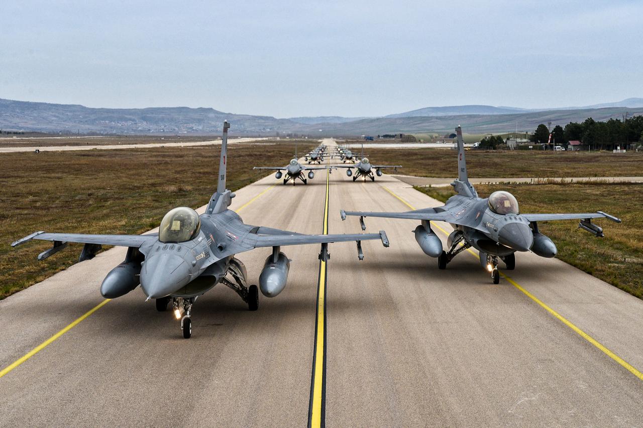 Israeli fighter jets patrol region during Israel Iran war no time limit military operations