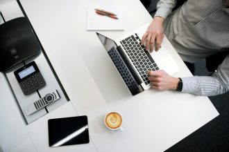 Entrepreneur using online company formation services to register a UK business in 2026